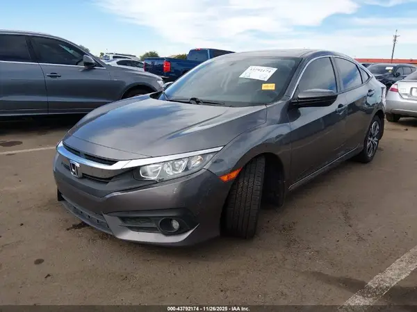 JHMFC1F33JX007525 2018 HONDA CIVIC - Image 2