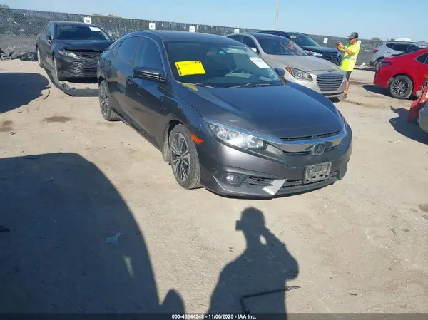 JHMFC1F36JX033472 2018 HONDA CIVIC - Image 1