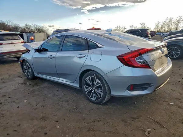 JHMFC1F37JX008872 2018 HONDA CIVIC - Image 2