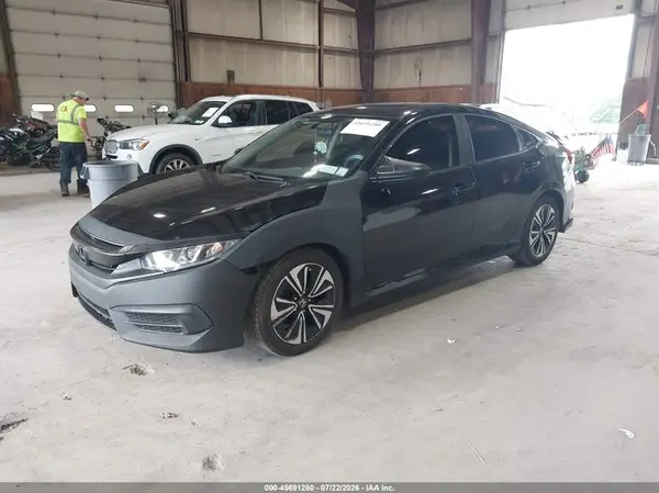 JHMFC1F37JX028829 2018 HONDA CIVIC - Image 2