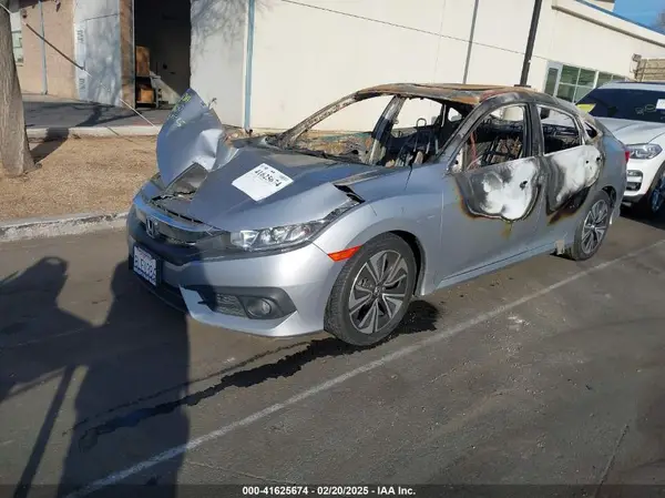 JHMFC1F37JX040513 2018 HONDA CIVIC - Image 2