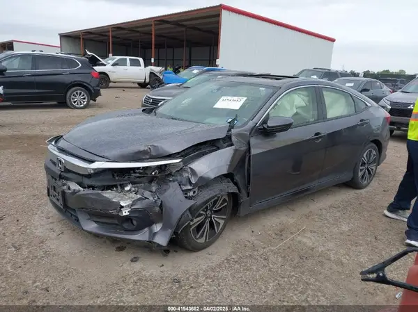 JHMFC1F3XJX025679 2018 HONDA CIVIC - Image 2
