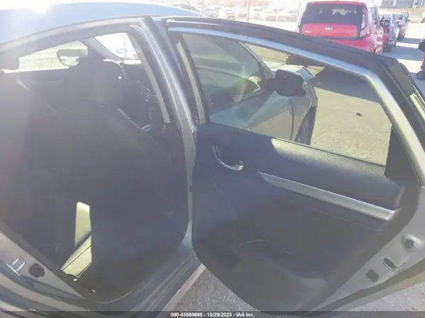 JHMFC1F76KX005532 2019 HONDA CIVIC - Image 8
