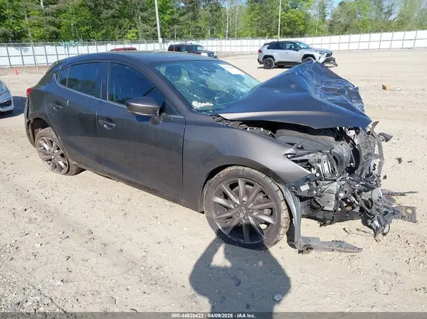 JM1BN1L32J1156025 2018 MAZDA 3 - Image 1