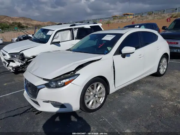 JM1BN1L3XH1116446 2017 MAZDA 3 - Image 2