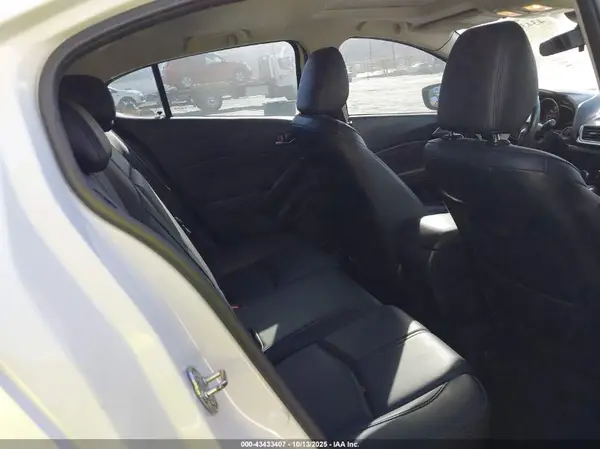 JM1BN1L3XH1116446 2017 MAZDA 3 - Image 8