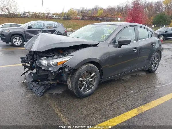 JM1BN1L71J1183123 2018 MAZDA 3 - Image 2
