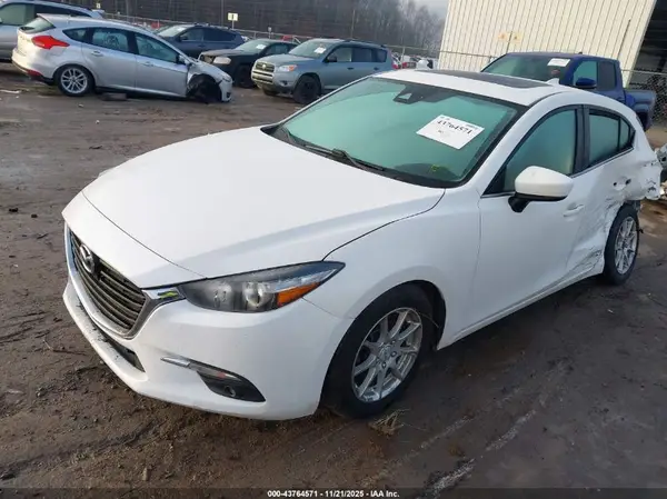JM1BN1M30H1108175 2017 MAZDA 3 - Image 2