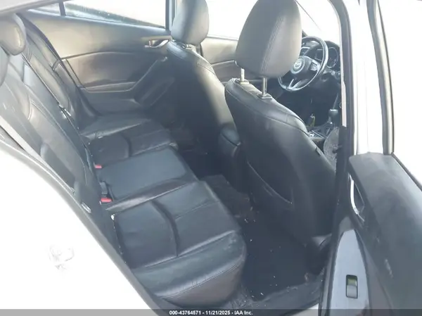 JM1BN1M30H1108175 2017 MAZDA 3 - Image 8