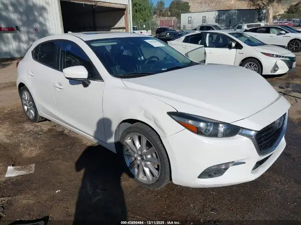 JM1BN1M31H1115653 2017 MAZDA 3 - Image 1