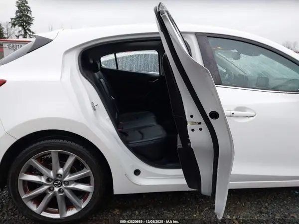 JM1BN1M31H1134865 2017 MAZDA 3 - Image 8