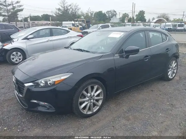 JM1BN1M34H1146038 2017 MAZDA 3 - Image 2