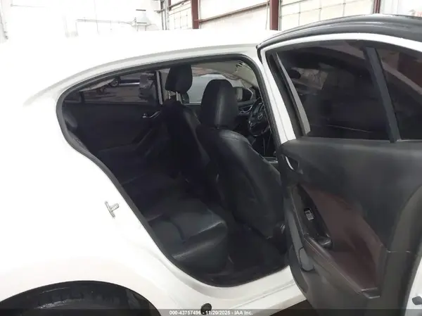 JM1BN1M36H1117155 2017 MAZDA 3 - Image 8