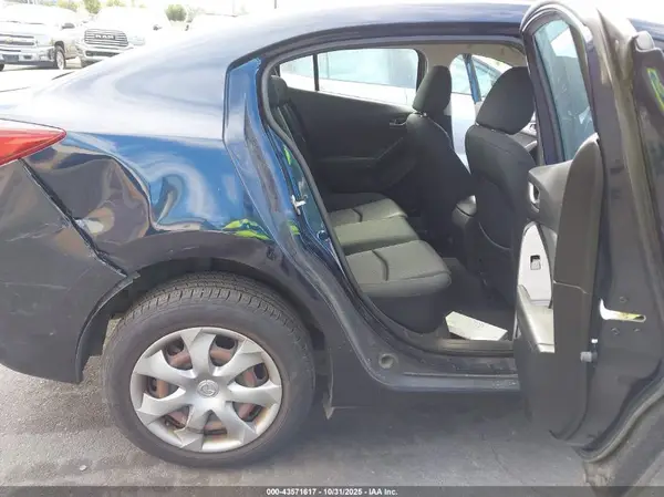 JM1BN1U75H1131387 2017 MAZDA 3 - Image 8