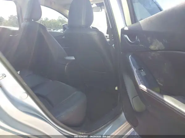 JM1BN1V32J1157270 2018 MAZDA 3 - Image 8