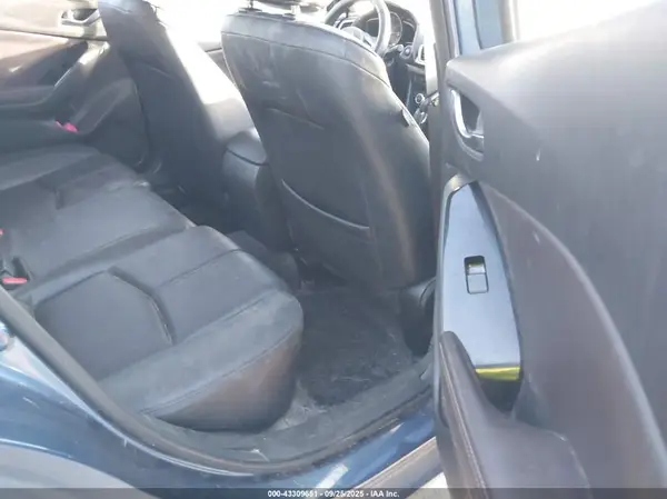 JM1BN1V33J1157102 2018 MAZDA 3 - Image 8