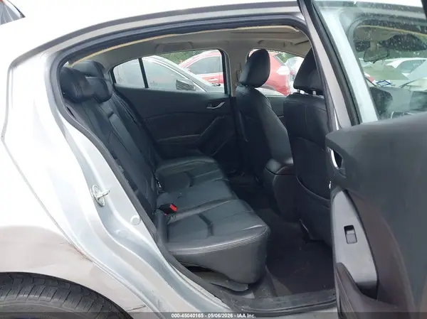 JM1BN1V36J1156882 2018 MAZDA 3 - Image 8