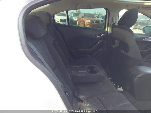 JM1BN1V70J1159800 2018 MAZDA 3 - Image 8