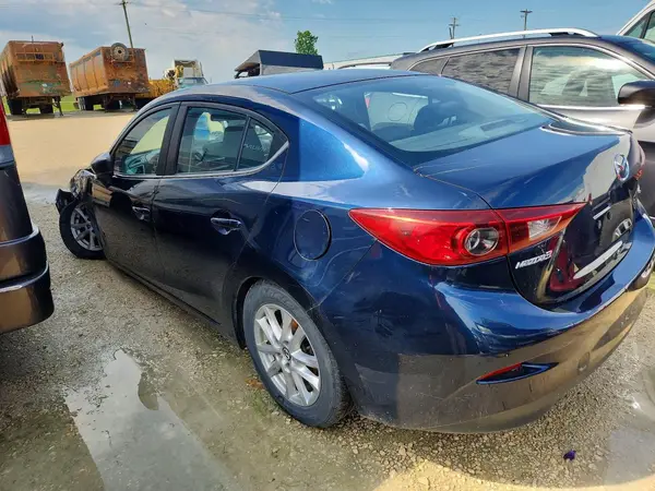 JM1BN1V75J1165978 2018 MAZDA 3 - Image 2