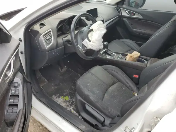 JM1BN1V75J1185275 2018 MAZDA 3 - Image 8
