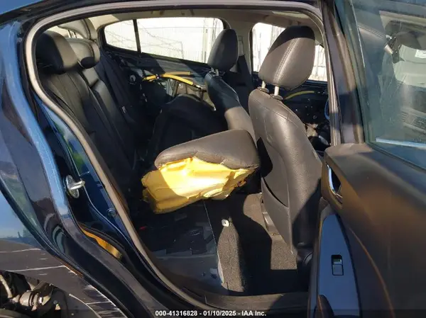 JM1BN1W30H1135602 2017 MAZDA 3 - Image 8