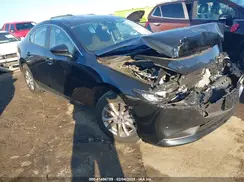 JM1BPAA72M1334617 2021 MAZDA 3