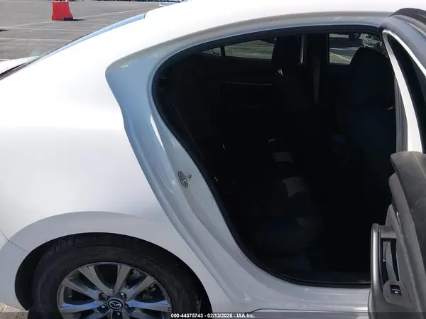 JM1BPAAL3M1327768 2021 MAZDA 3 - Image 8