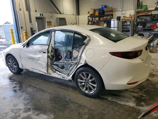 JM1BPABM9R1711679 2024 MAZDA 3 - Image 2