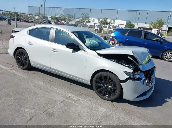 JM1BPABM9S1768969 2025 MAZDA 3 - Image 1
