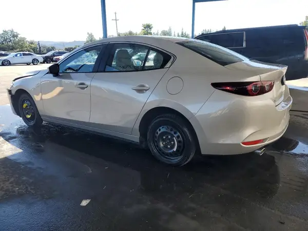 JM1BPACM4S1767971 2025 MAZDA 3 - Image 2