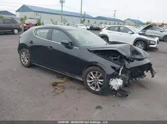 JM1BPAK72M1324877 2021 MAZDA 3