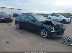 JM1BPAK79M1300320 2021 MAZDA 3