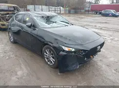 JM1BPAK79M1344480 2021 MAZDA 3