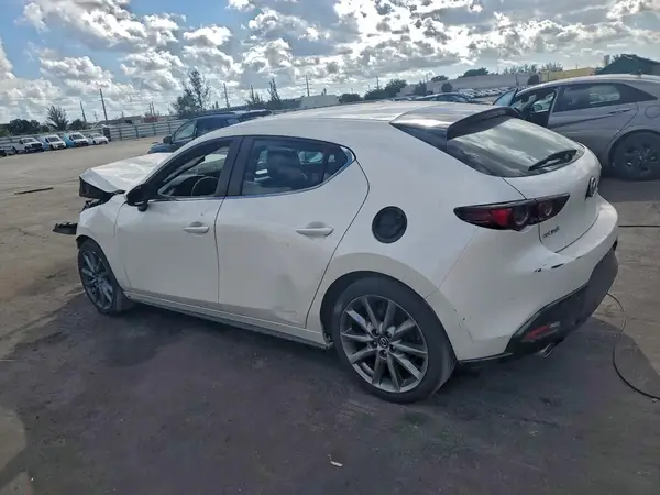 JM1BPAKL2M1302035 2021 MAZDA 3 - Image 2