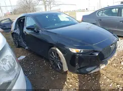JM1BPAKL7M1337055 2021 MAZDA 3