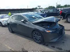 JM1BPAKL9M1403606 2021 MAZDA 3