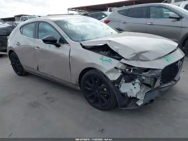 JM1BPAKM5S1752154 2025 MAZDA 3 - Image 1