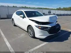 JM1BPAKM7R1708943 2024 MAZDA 3