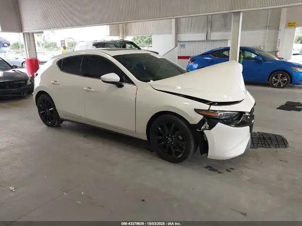 JM1BPAMM4P1618627 2023 MAZDA 3 - Image 1