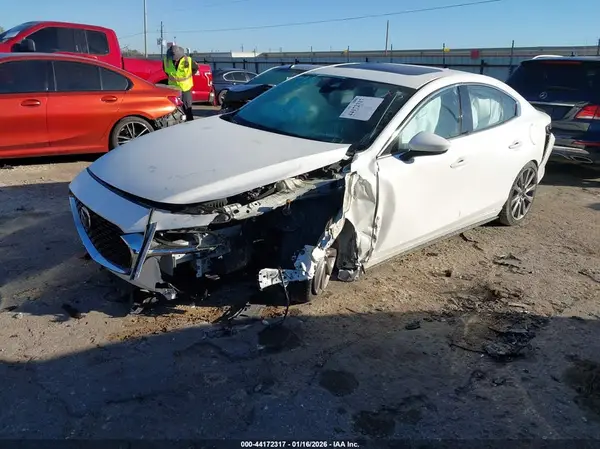 JM1BPBEM1K1117109 2019 MAZDA 3 - Image 2
