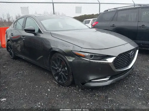 JM1BPBEY5M1331915 2021 MAZDA 3