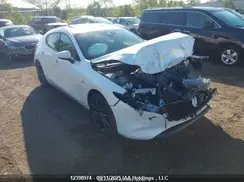 JM1BPBJY2M1310235 2021 MAZDA 3