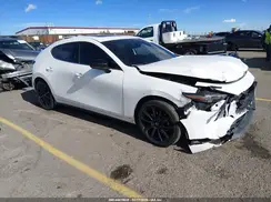 JM1BPBJY8M1331185 2021 MAZDA 3