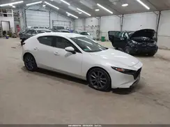 JM1BPBKL9M1328380 2021 MAZDA 3