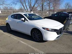 JM1BPBLL1M1335015 2021 MAZDA 3