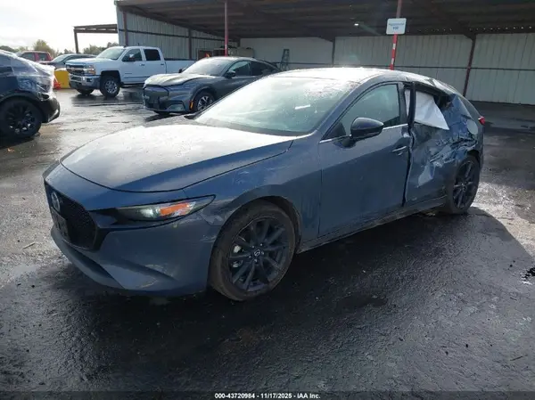 JM1BPBLM3R1720799 2024 MAZDA 3 - Image 2