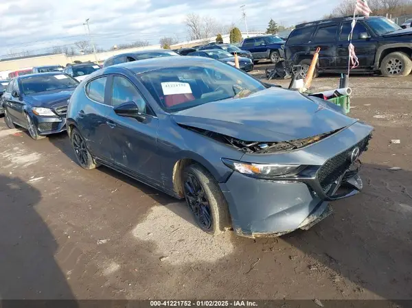 JM1BPBLM4R1701811 2024 MAZDA 3 - Image 1
