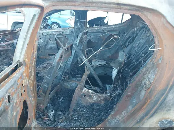 JM1BPBLM5S1754006 2025 MAZDA 3 - Image 8