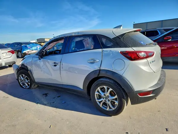 JM1DKDB73J0305992 2018 MAZDA CX-3 - Image 2