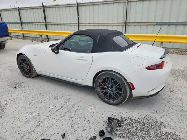 JM1NDAC72G0119736 2016 MAZDA MX-5 - Image 2
